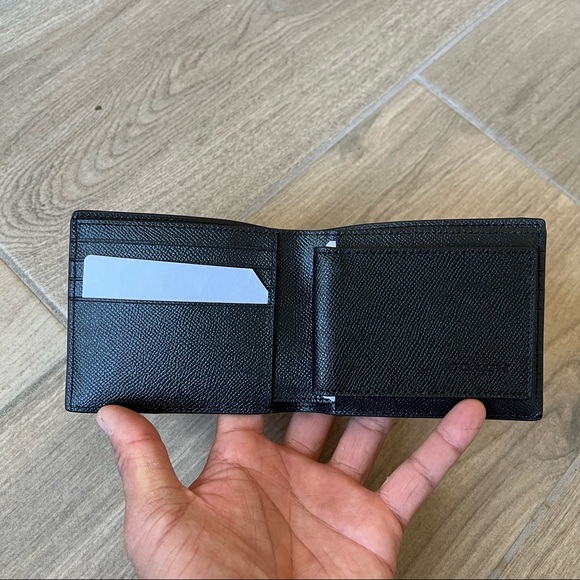 Coach Compact Id Wallet - Picture 4 of 8